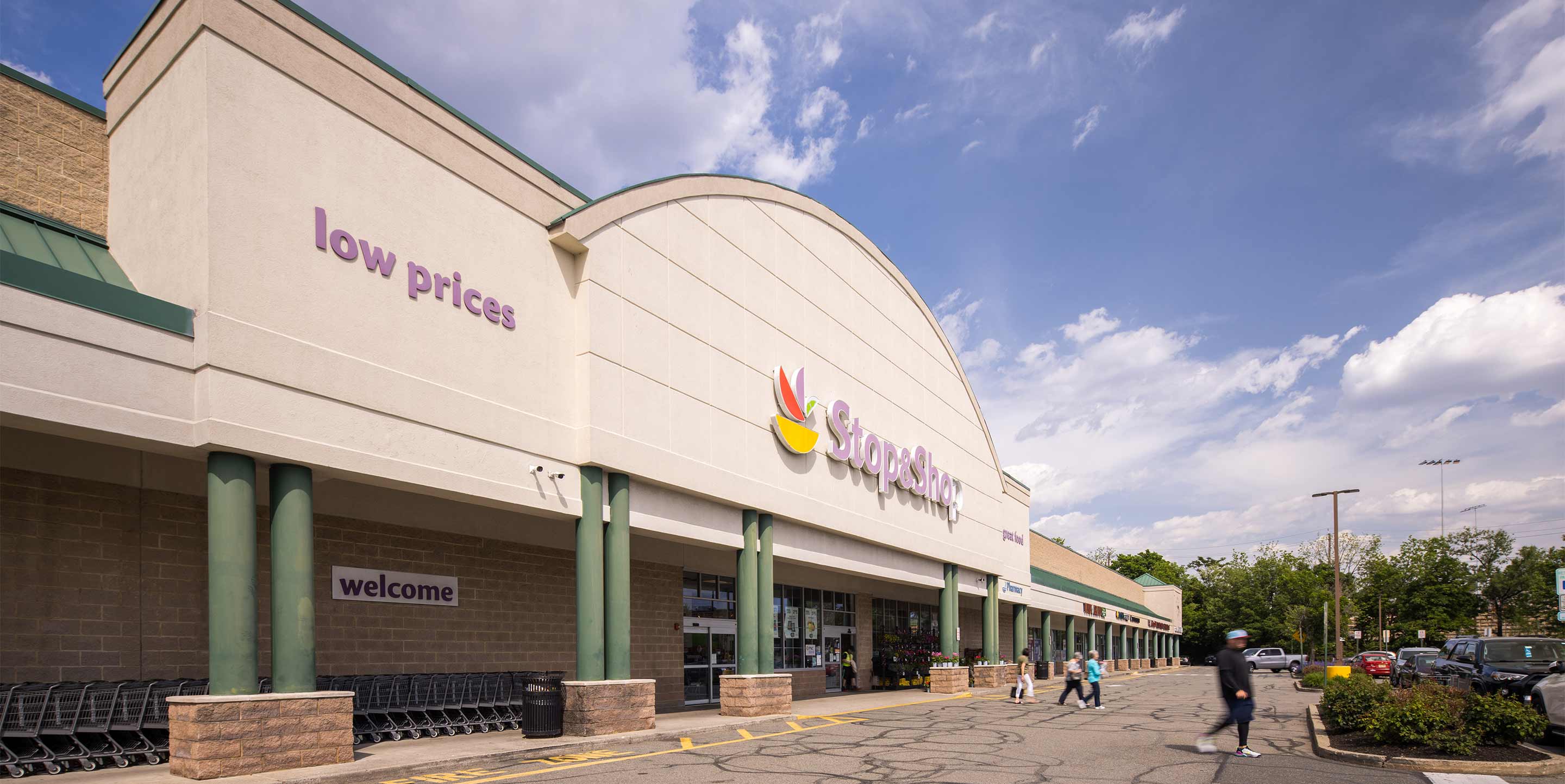 Detailed view of Carlstadt Commons shopping center with various stores.