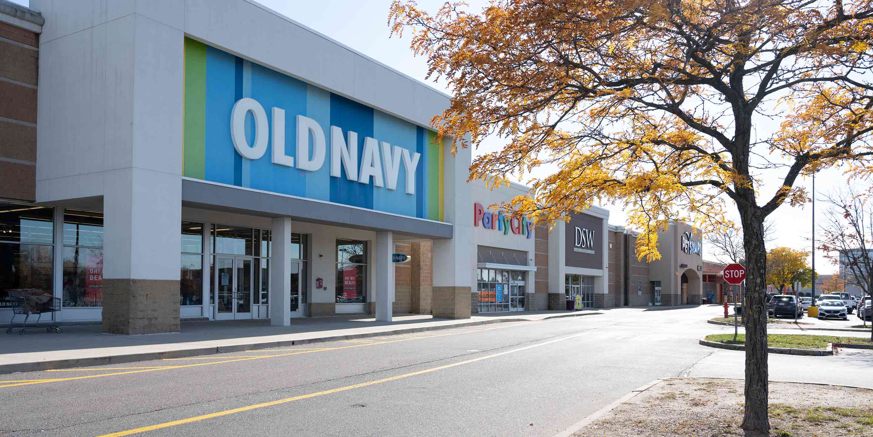 Old Navy storefront at Gateway Center shopping center.