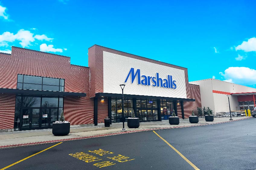 Marshalls storefront at Huntington Commons shopping center.
