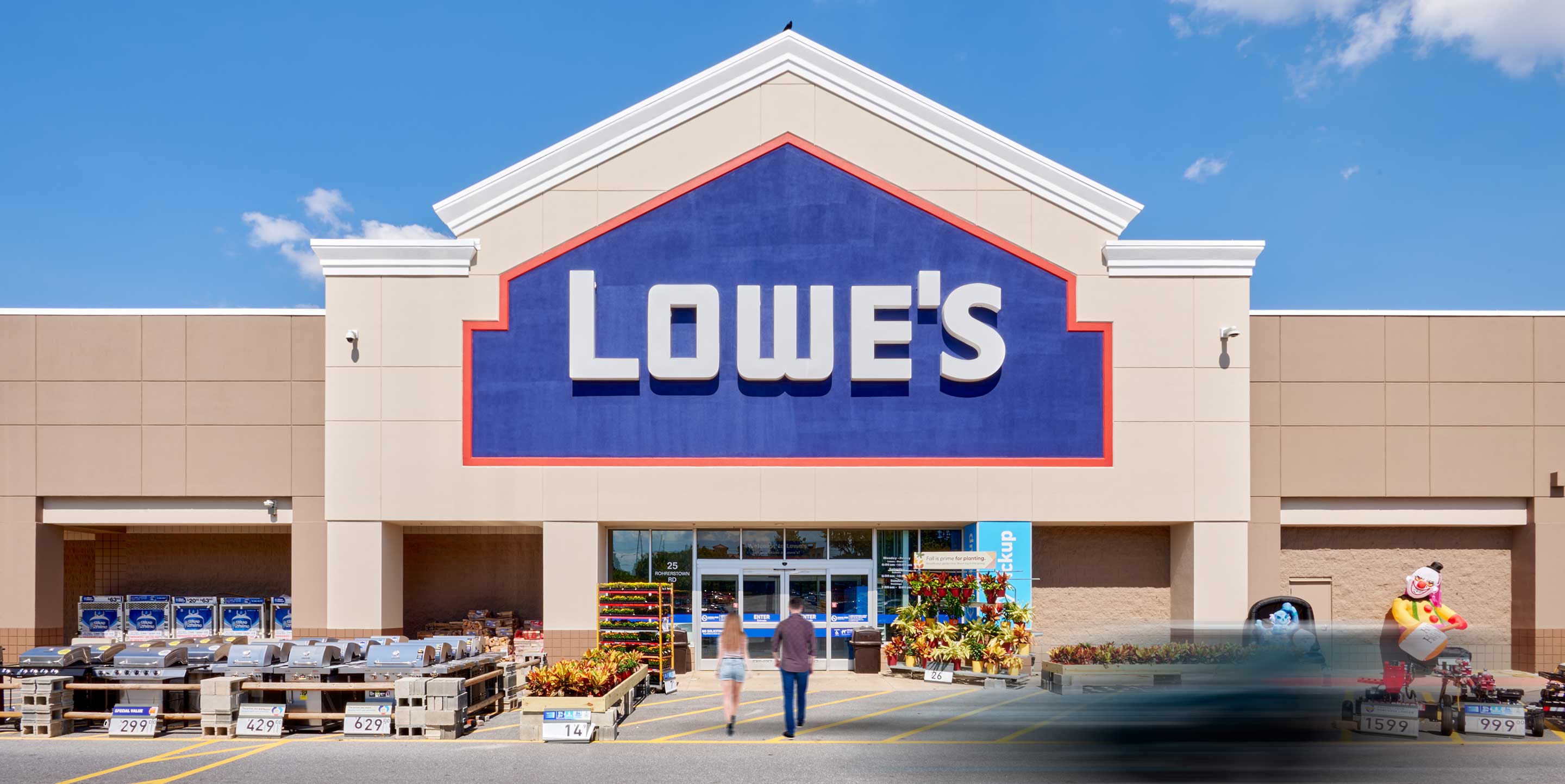 Lowe's storefront at Lincoln Plaza shopping center.