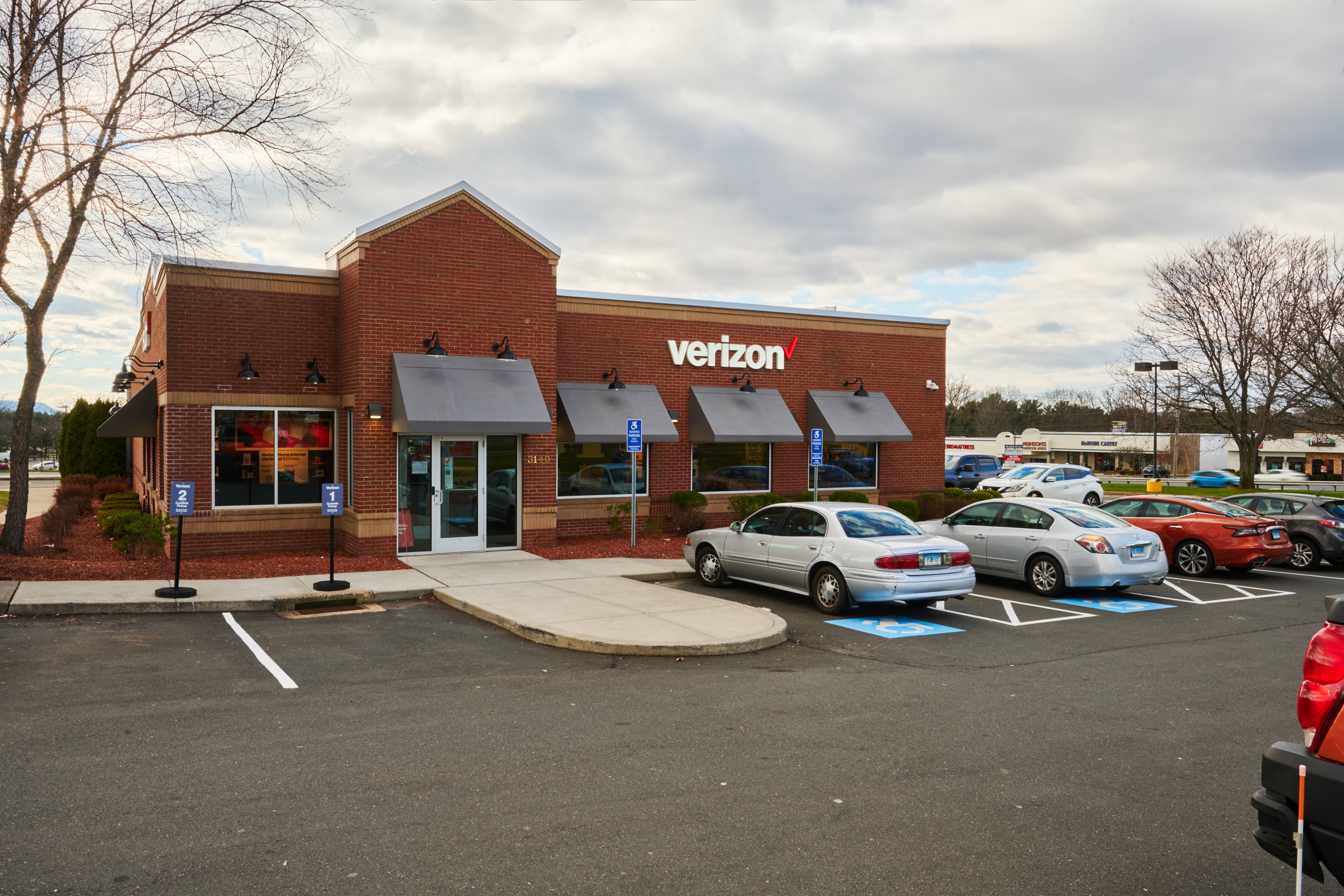 Verizon at Newington Commons