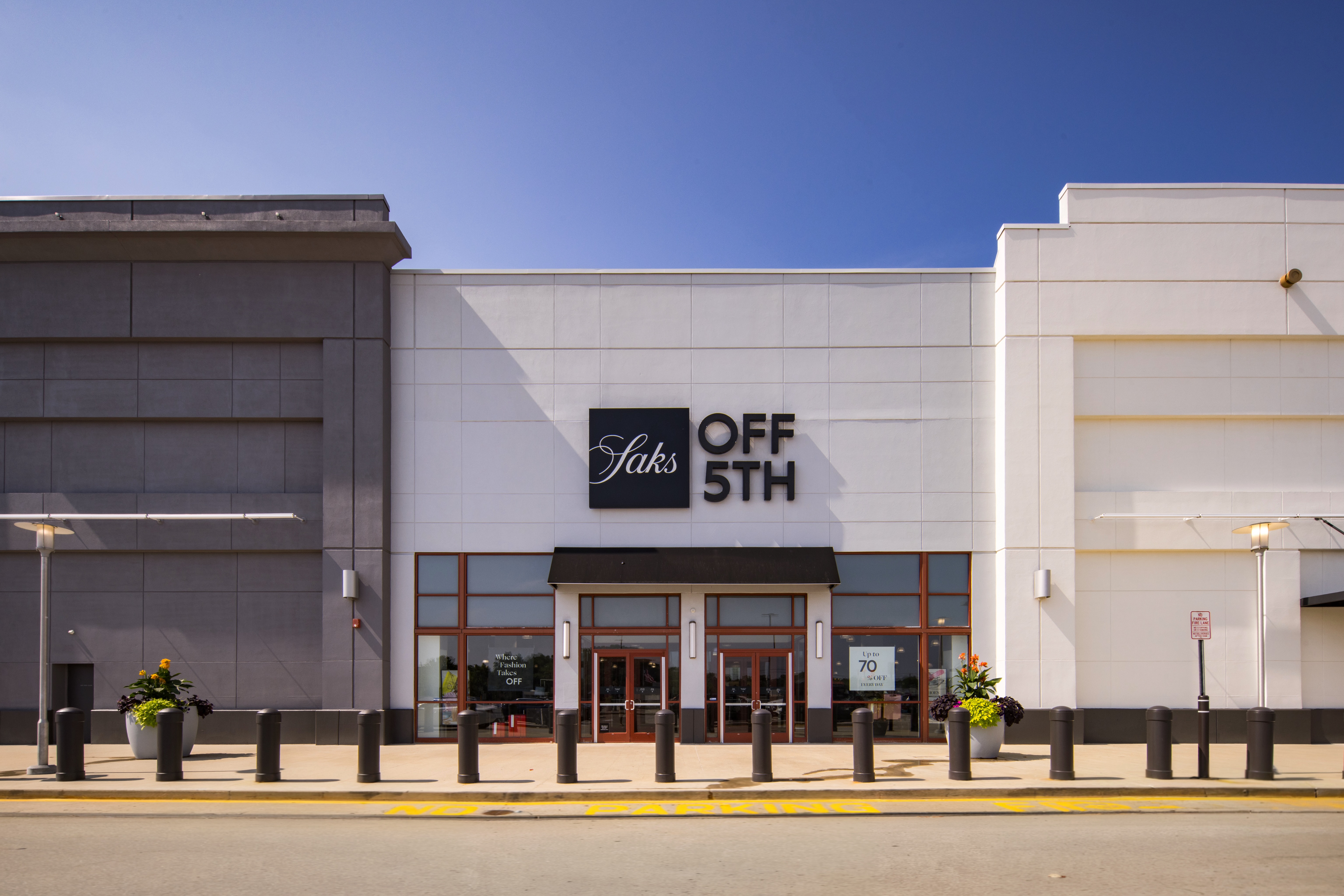 saks off 5th at Bergen Town Center