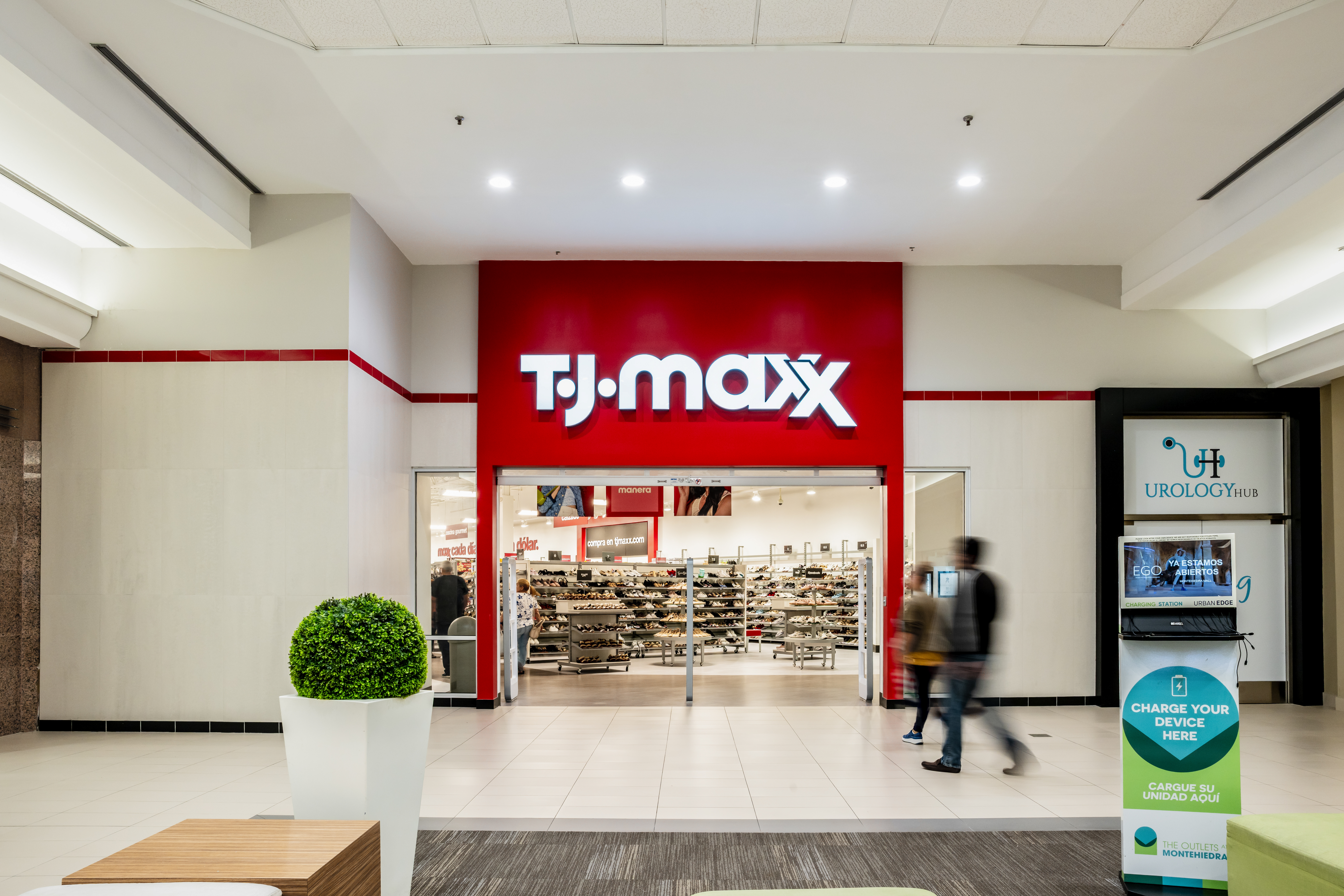 tj maxx entrance