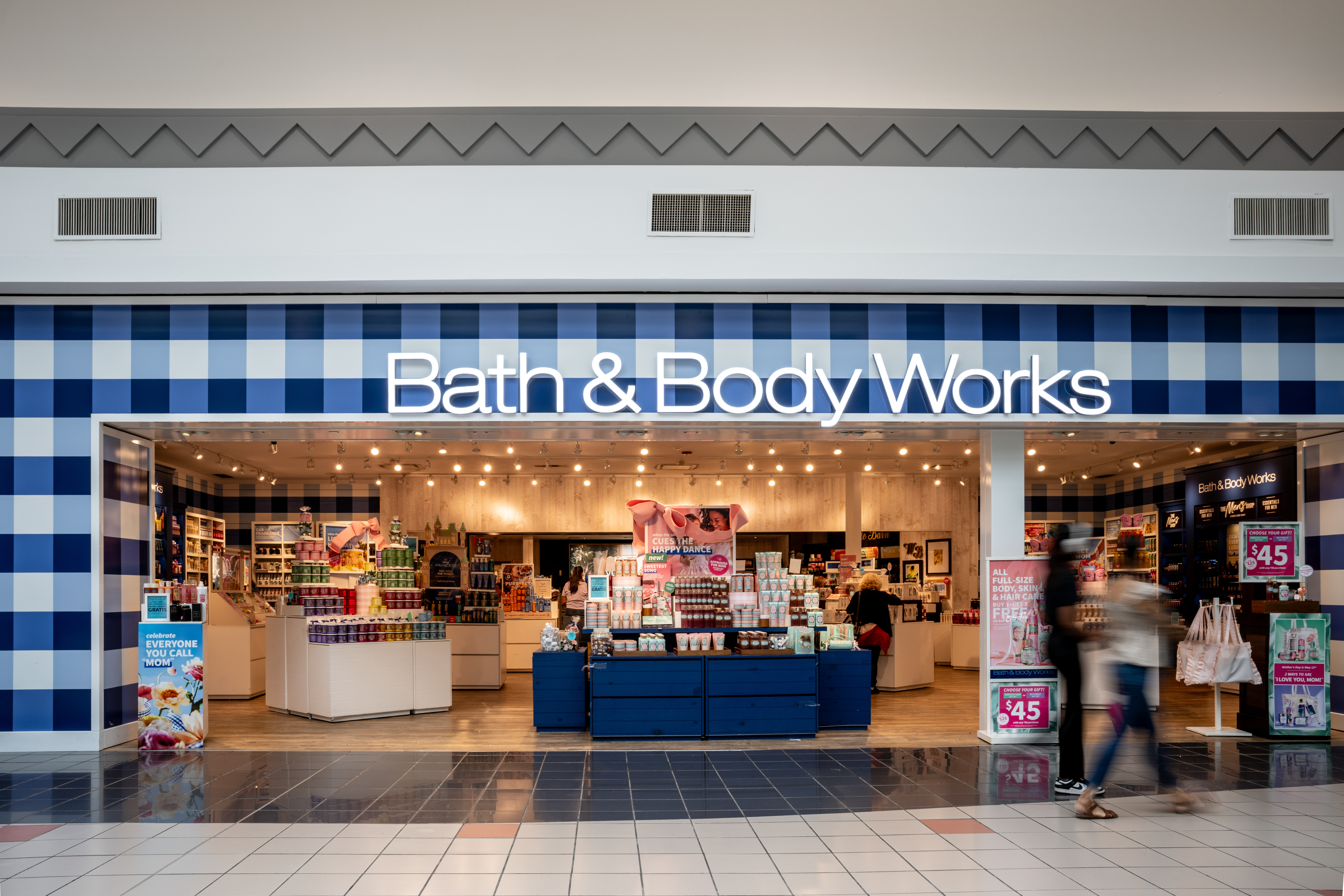 interior entrance of bath and body works