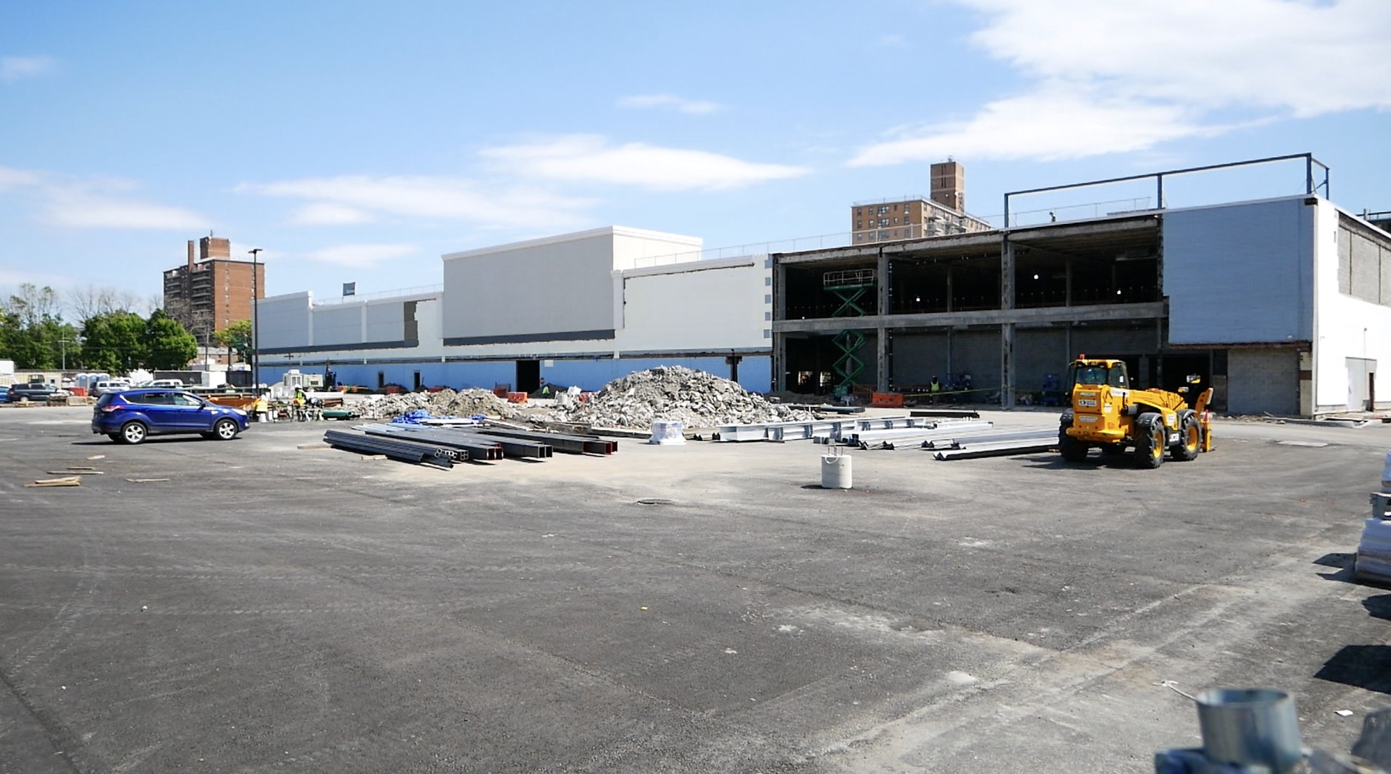construction of BJs at Bruckner Commons