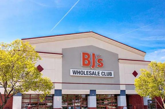 BJ's Wholesale Club storefront at Norfolk (J.A.N.A.F. Shopping Yard).