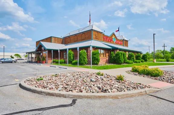 Texas roudhouse at Henrietta Commons