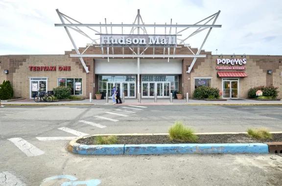 Hudson Mall main entrance