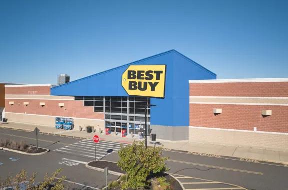 best buy at the Plaza at Woodbridge