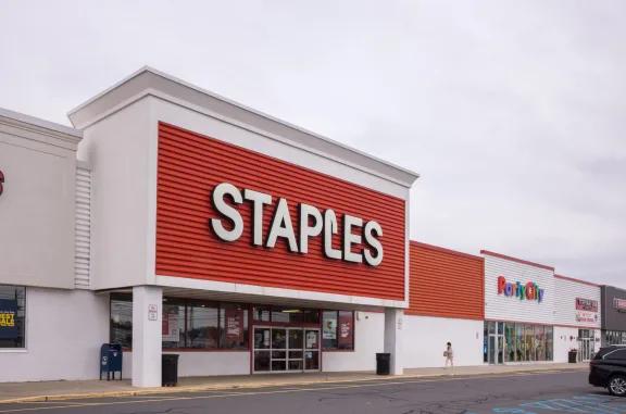 Staples at Stelton Commons